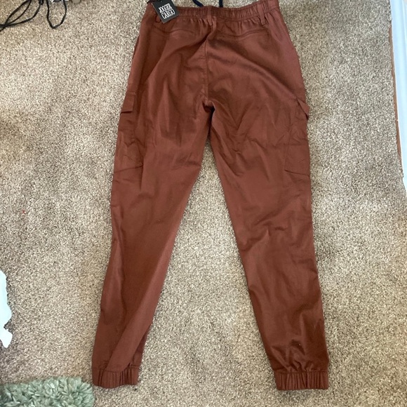 Refuge women’s Rust Cargo jogger Pants NWT - Picture 8 of 8